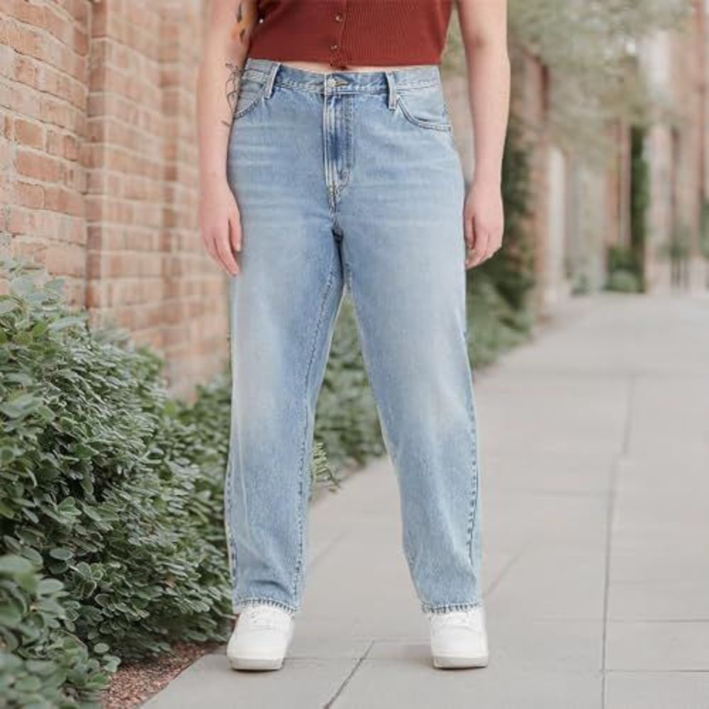 Levi's - Women's Plus High Rise Straight Relaxed Jea Light Indigo Worn In - Picture 2 of 4